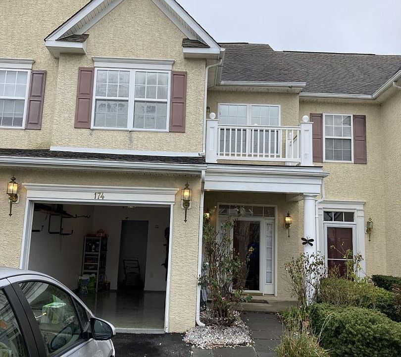 1st image of 174 Gillespie Ave