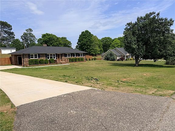 2nd image of 404 McClain Rd