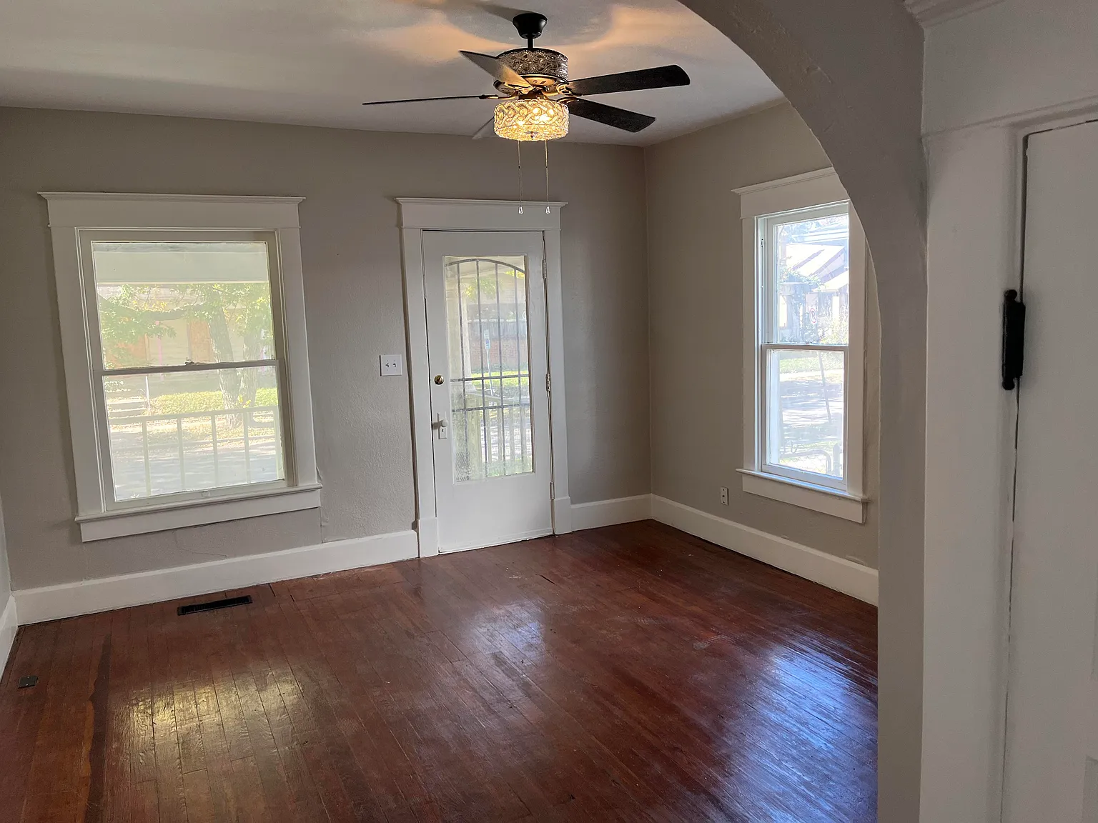 3 bed, 1.5 bath, 991 sqft, $1,450 — Photo 1