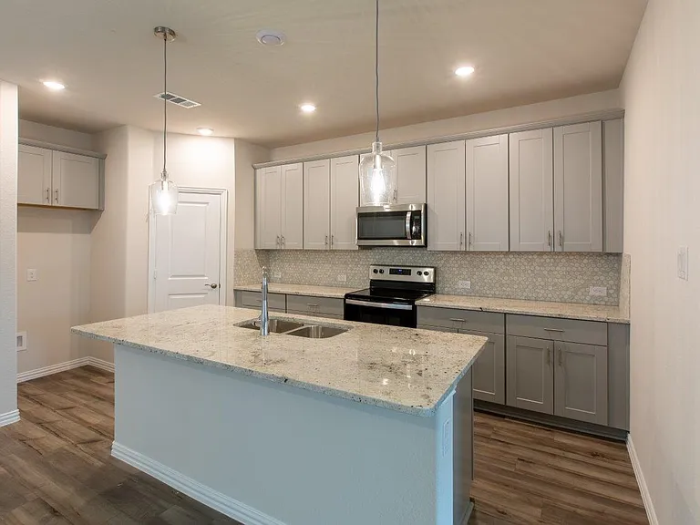 1604 Mineral Point Pl — Photo 10