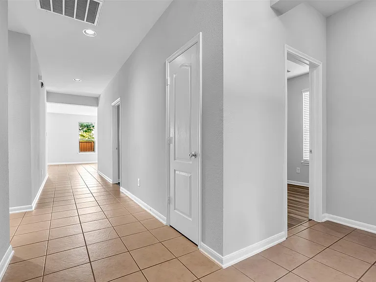 29488 Salem Fields Dr — Photo 2