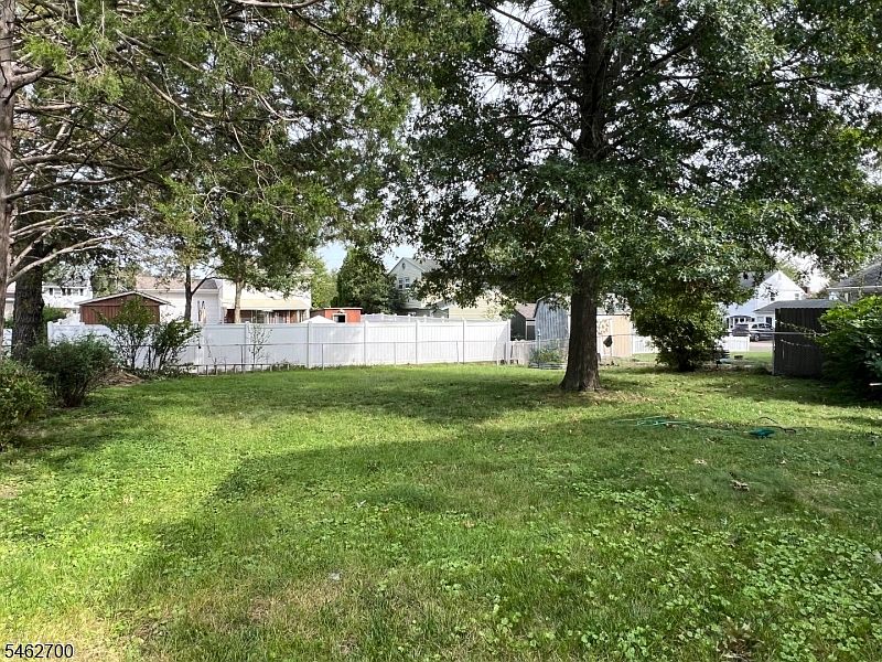 2nd image of 102 Avonridge Rd