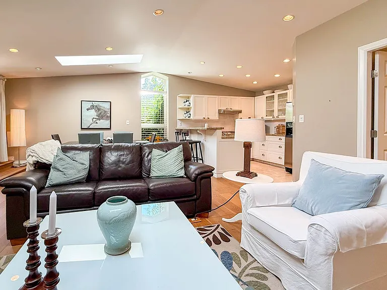 2233 Alden Ln #2233 — Photo 5