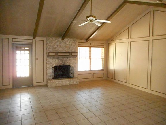 3rd image of 4221 Bay Oaks Dr