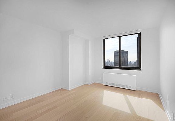 4th image of 124 W 60th St APT 12B