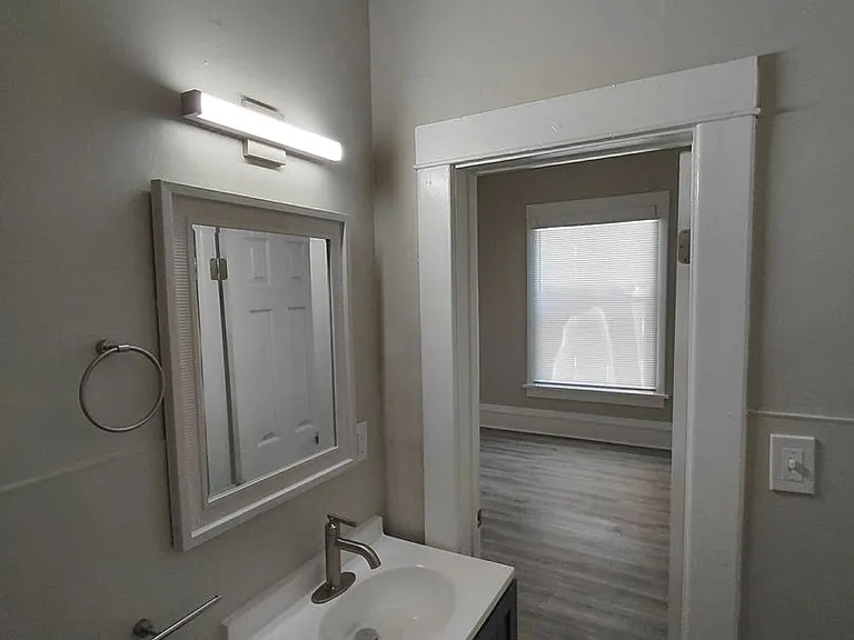 316 Maple Ave #6 — Photo 5