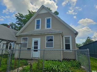 904 E 4th St, Beardstown, IL 62618