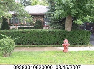 2047 Maple St, Des Plaines, IL 60018