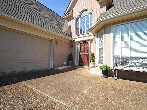 5th image of 9001 Creekside Dr