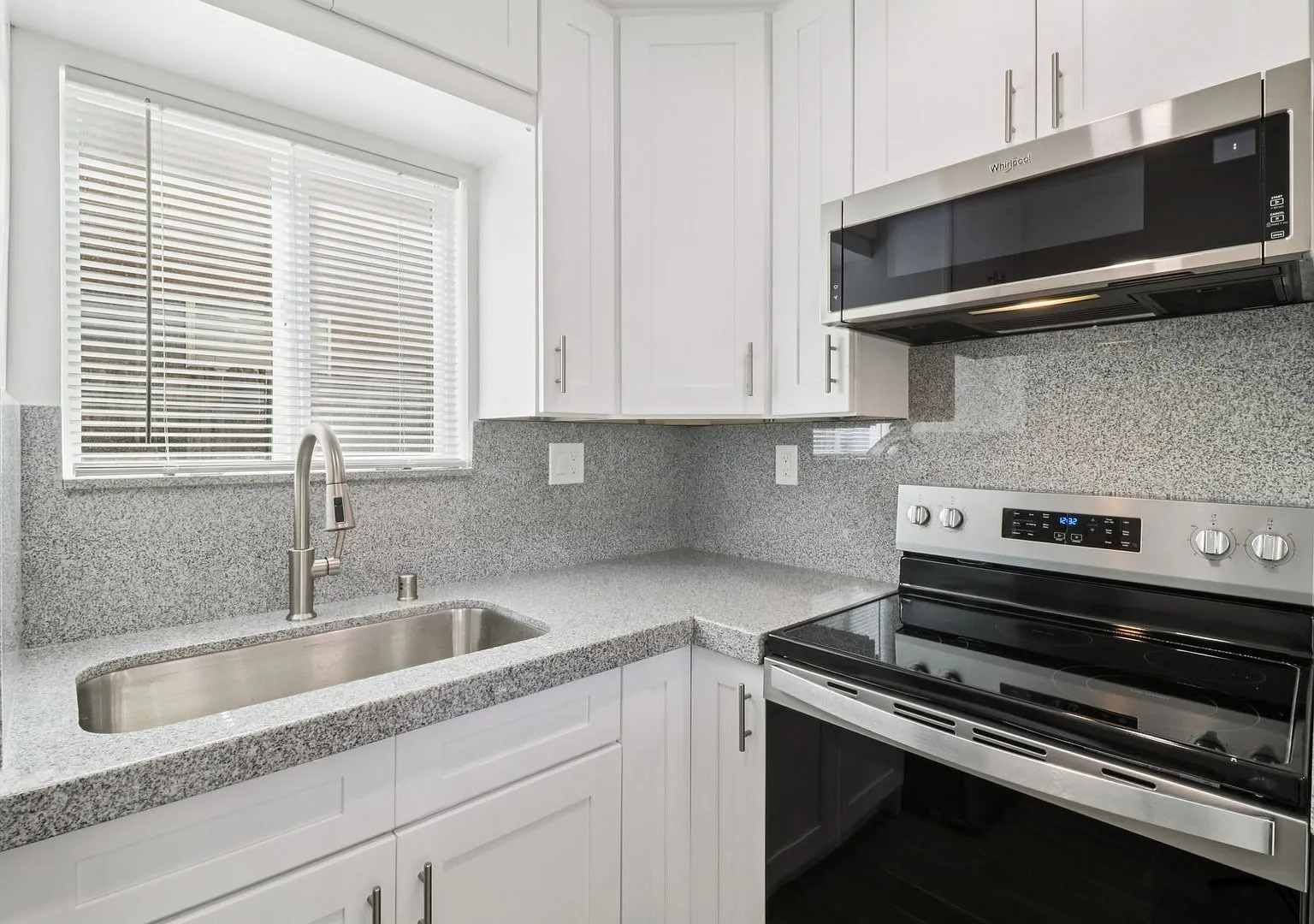 Move in Promotion! 2 Bedroom/1 Bathroom Remodeled Apartment - El Cajon — Photo 3