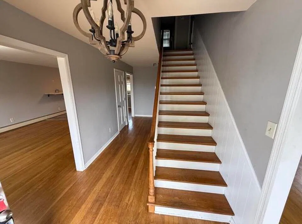 4 bed, 2.5 bath, 2520 sqft, $2,350 — Photo 2