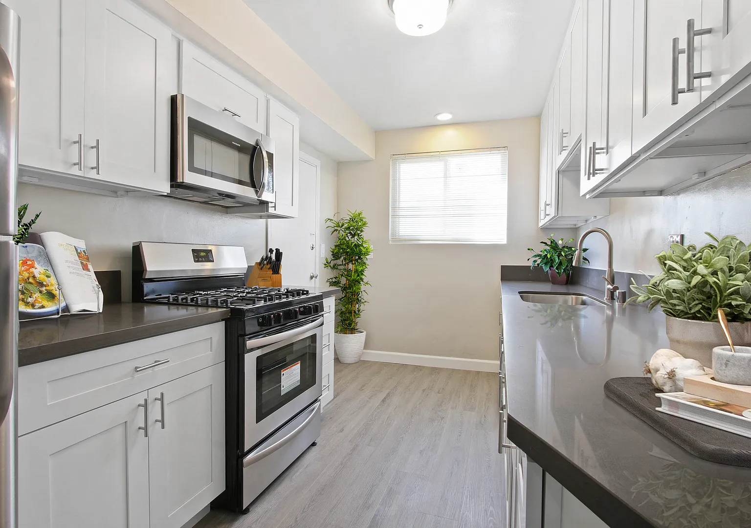 Levering Apartments — Photo 1