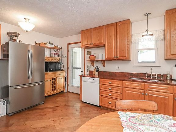 4th image of 849 Sandalwood Dr