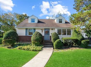 416 S Bayview Ave, Freeport, NY 11520