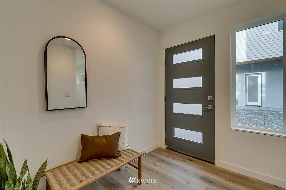 3 bed, 2.5 bath, 1927 sqft, $5,350 — Photo 4