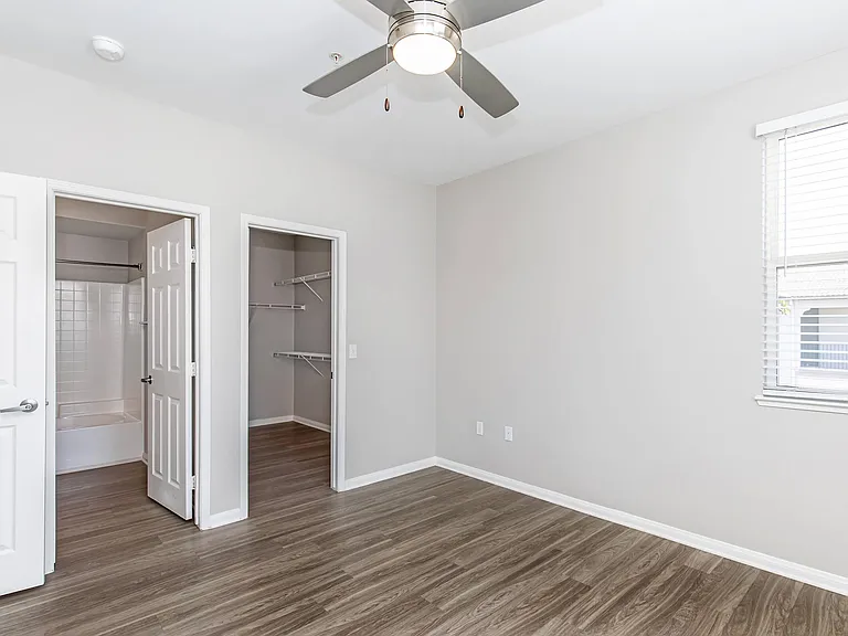 Vista Imperio Apartments — Photo 22