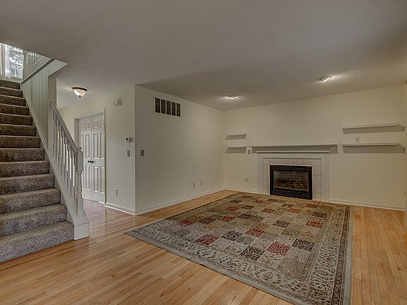 4th image of 9067 Georgian Ct