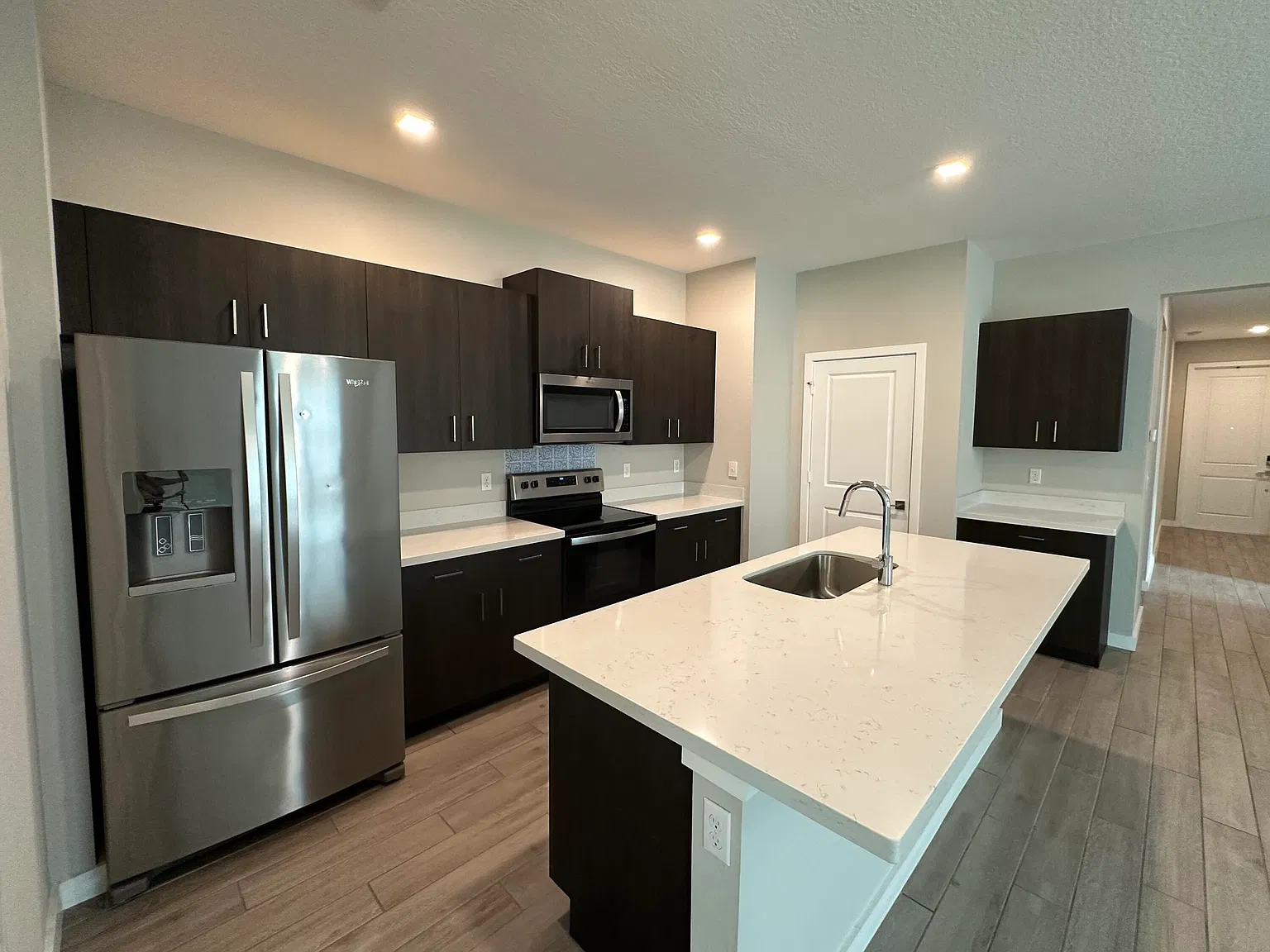 4 bed, 2.0 bath, 1730 sqft, $3,700 — Photo 3