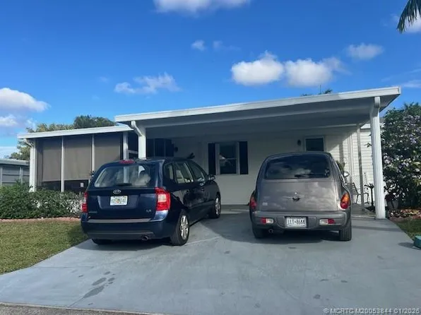 6158 Guava Ln, Lake Worth, FL 33462