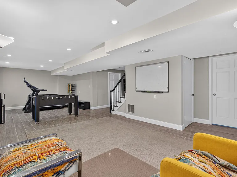 6720 Newbold Dr — Photo 24