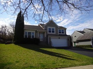 515 Carriage Hill Rd, Island Lake, IL 60042