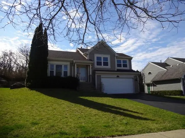 515 Carriage Hill Rd, Island Lake, IL 60042