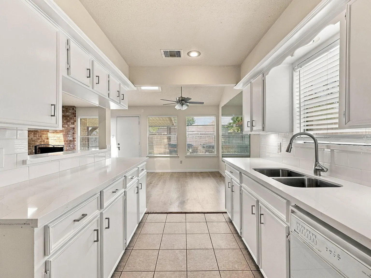 3 bed, 2.0 bath, 1702 sqft, $2,000 — Photo 1
