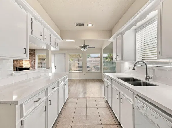 9855 Sagebud Ln, Houston, TX 77089