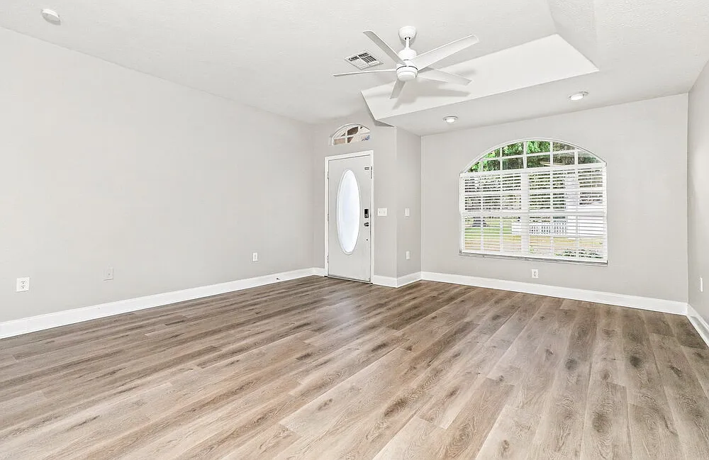 3 bed, 2.0 bath, 1420 sqft, $1,915 — Photo 4
