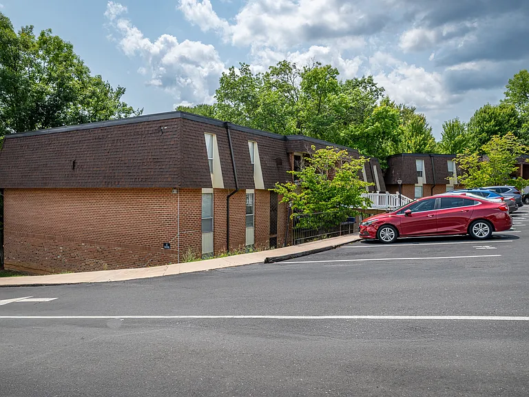 Belmont Terrace — Photo 25