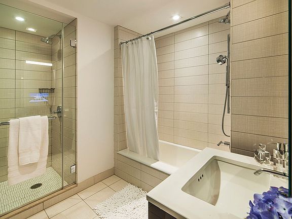 5th image of 227 W 77th St APT 12G