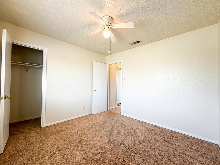 2607 Bluebonnet Dr — Photo 17