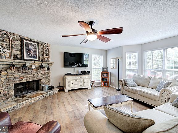 2nd image of 613 Hall Station Rd