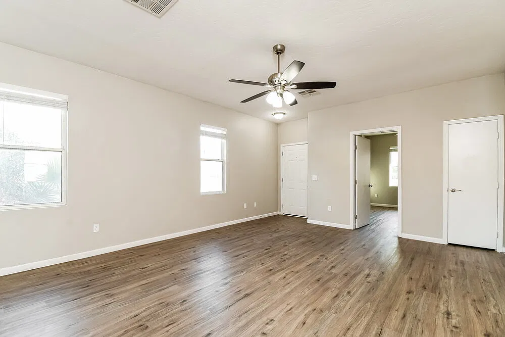 3 bed, 2.0 bath, 1692 sqft, $2,340 — Photo 4