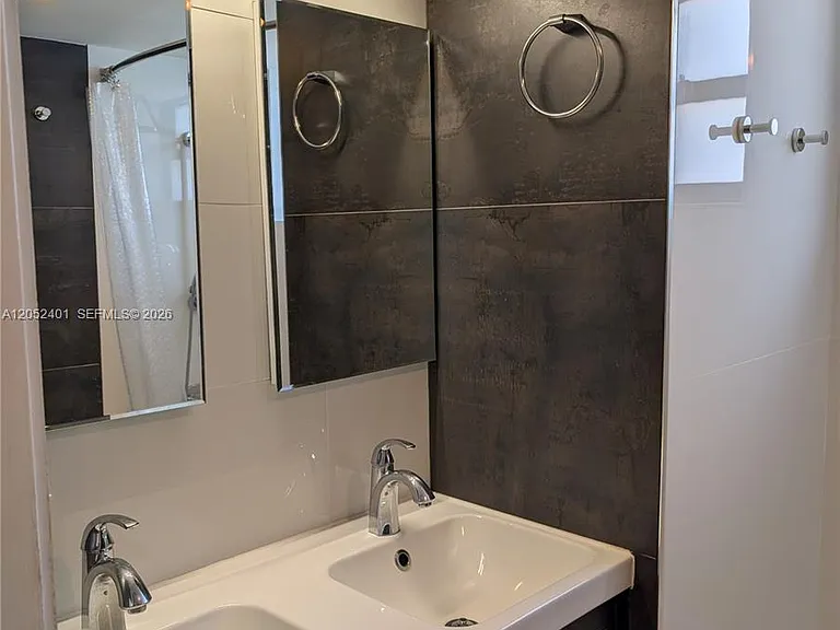 6830 Indian Creek Dr #8A — Photo 11