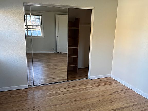 4th image of 161 W 10th St