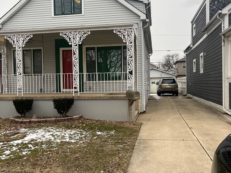 1st image of 7640 W 66th St