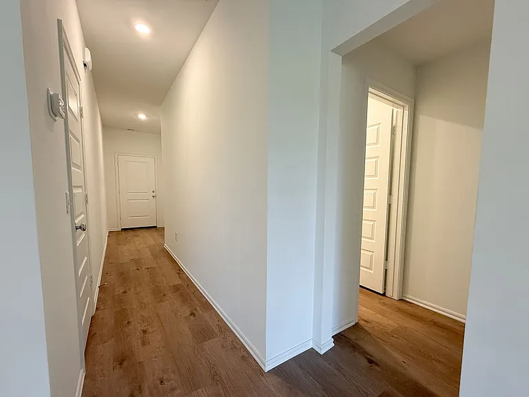 16309 Harvester Dr — Photo 25