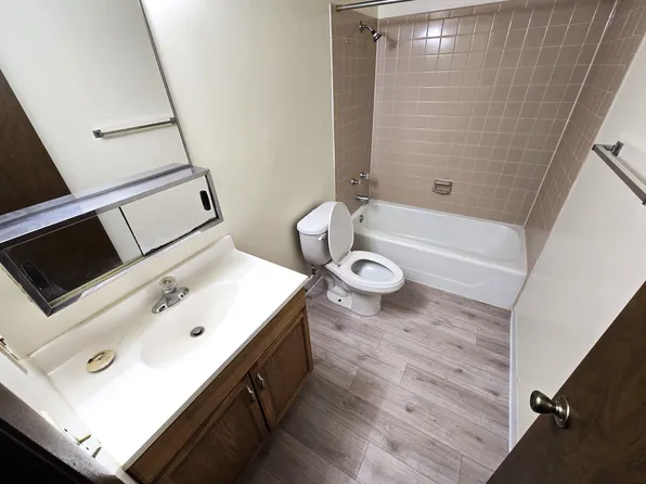 1016 G St #8, Lincoln, NE 68508