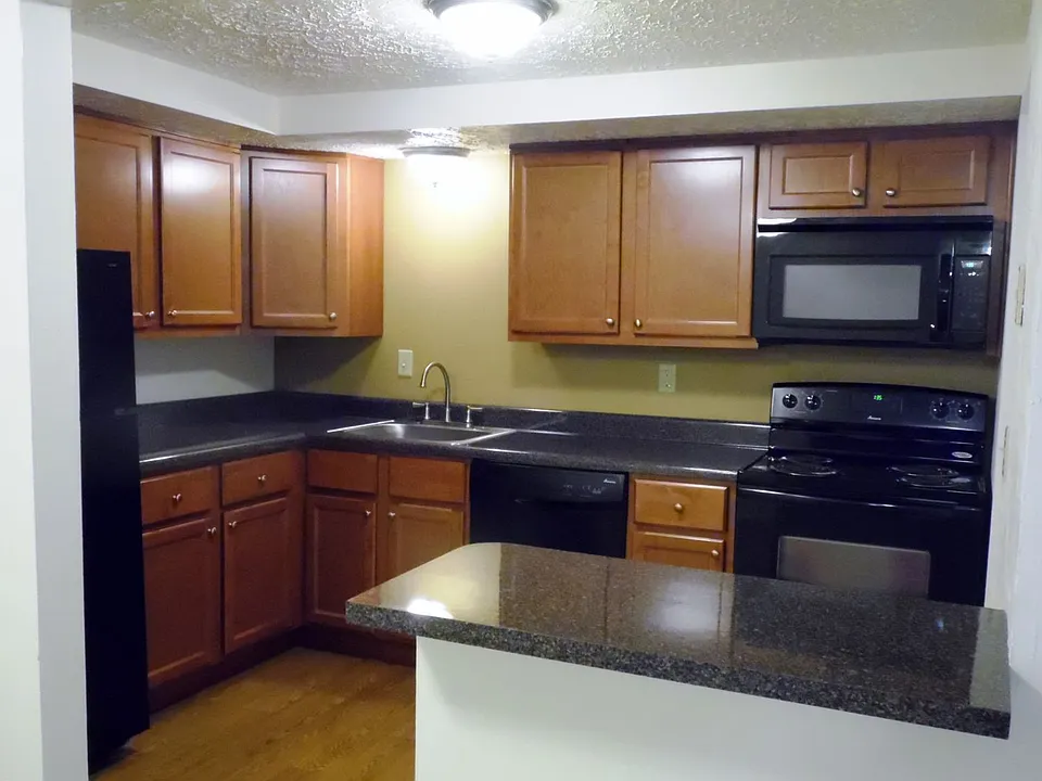 Royal Manor Apartments
