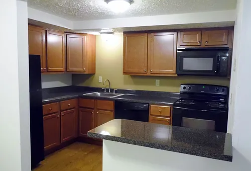 Royal Manor Apartments Photo 1