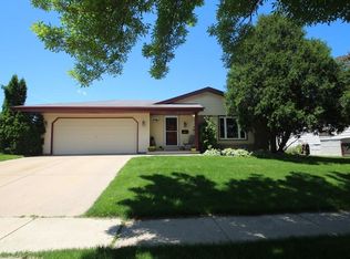 6065 Trail Ridge Dr, Greendale, WI 53129