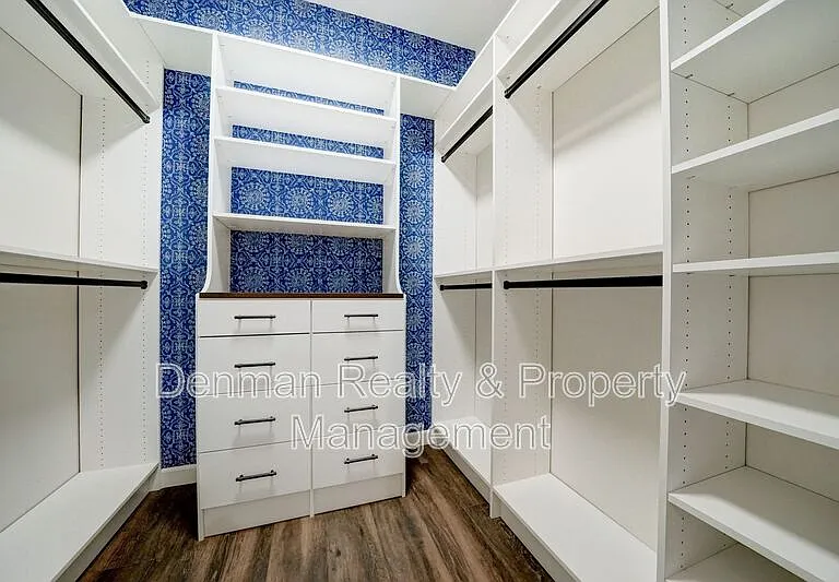 1357 N Drexel — Photo 21