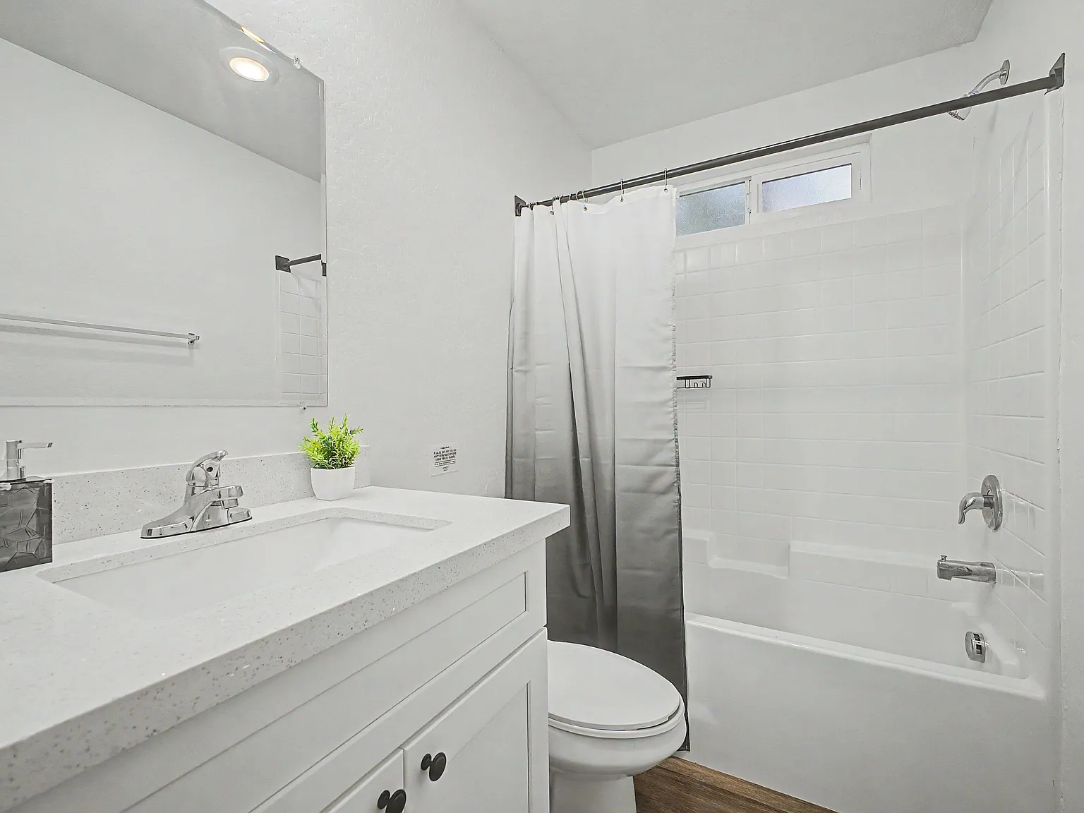 4 bed, 2.0 bath, 1019 sqft, $1,070 — Photo 4