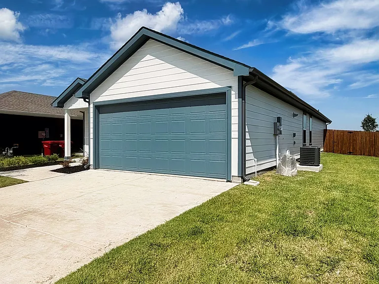 3014 Serenity Ln — Photo 2