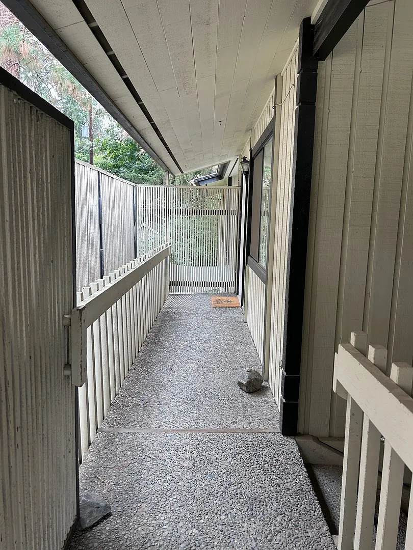 Building Photo - 1007 W 13th Ave
