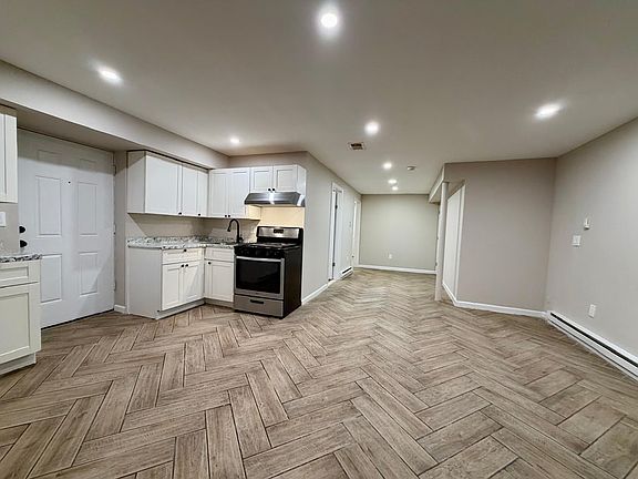 3rd image of 172 Seymour Ave Floor 1