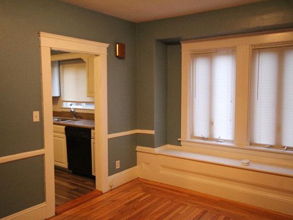 5th image of 132 Norfolk St Floor 1