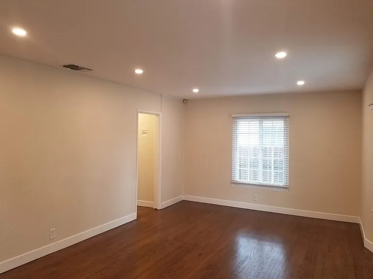 10519 Crenshaw Blvd — Photo 4