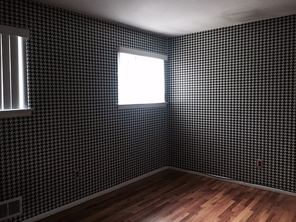4th image of 76 Warwick Ave